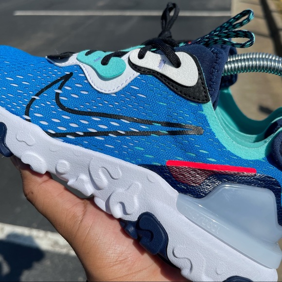 Nike Reacts - Picture 6 of 10